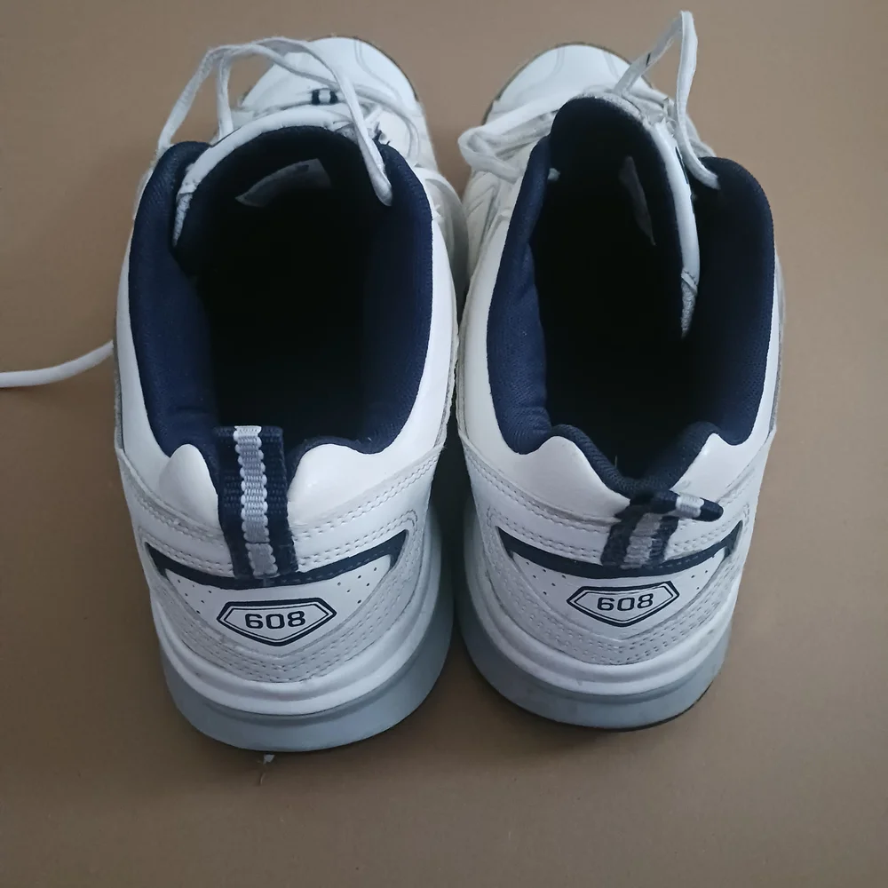 New Balance 608 Men's Sneakers  Runnig Shoes White Black Good Conditions SZ 12